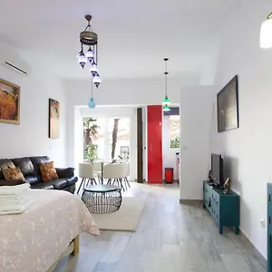 Spacious In The Heart Of La Nogalera Apartamento
